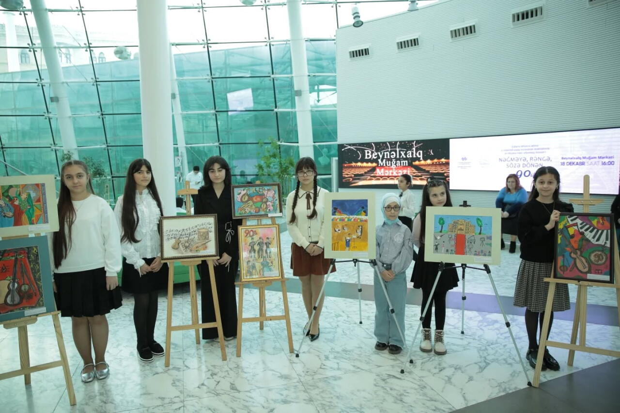 В Баку прошел концерт "90 лет, ставшие песней, цветом и словом"