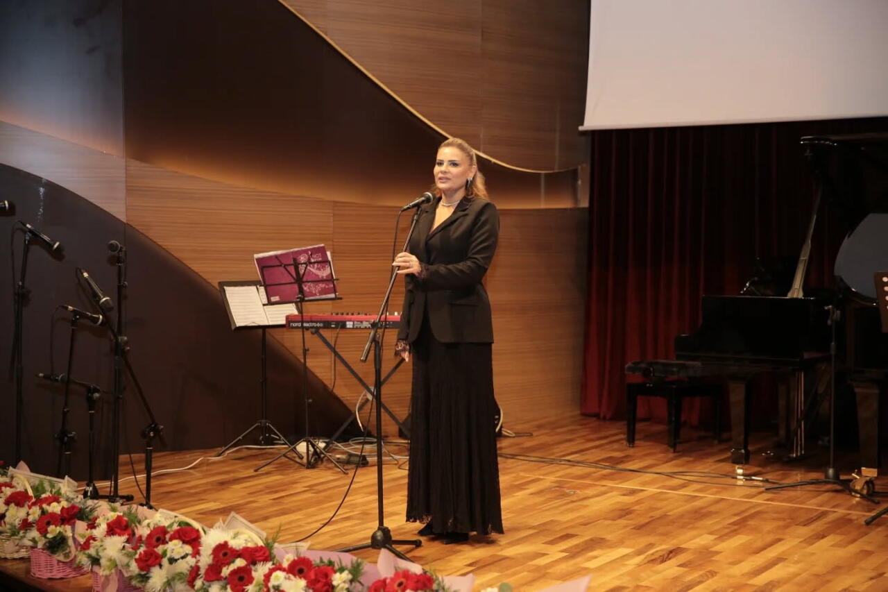 В Баку прошел концерт "90 лет, ставшие песней, цветом и словом"