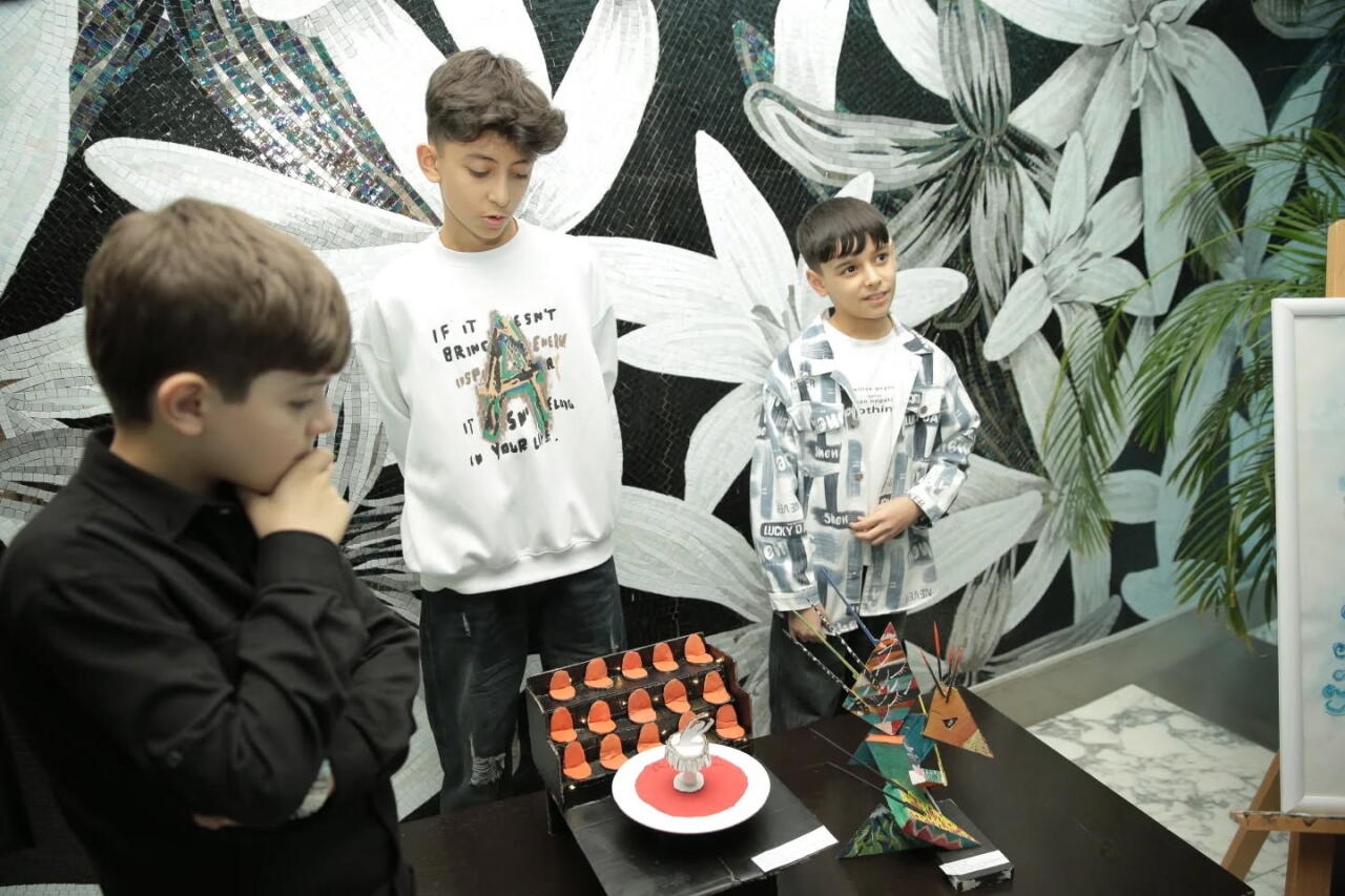 В Баку прошел концерт "90 лет, ставшие песней, цветом и словом"