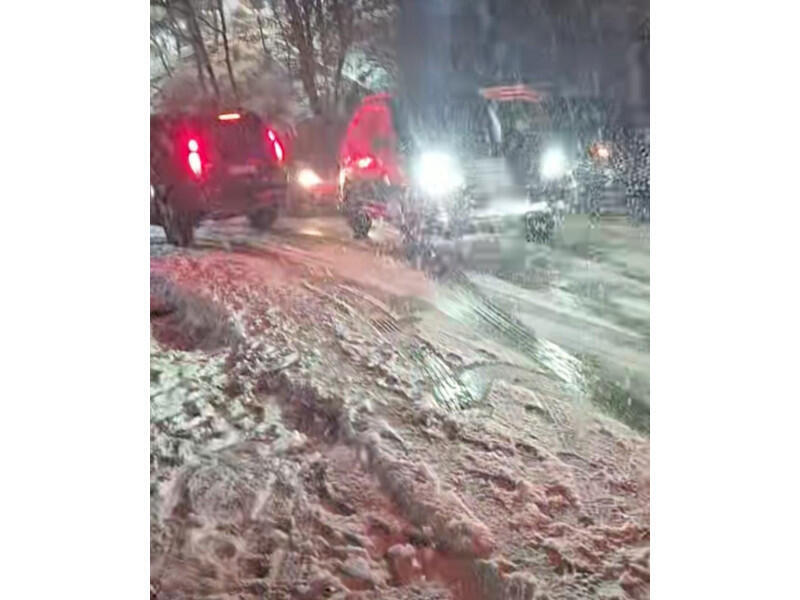 Сильный снегопад в трех районах Азербайджана