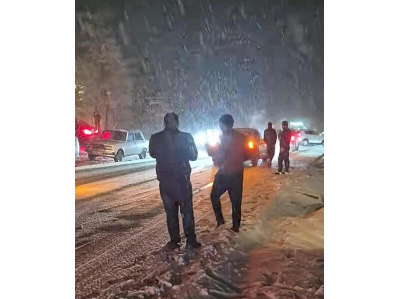 Сильный снегопад в трех районах Азербайджана