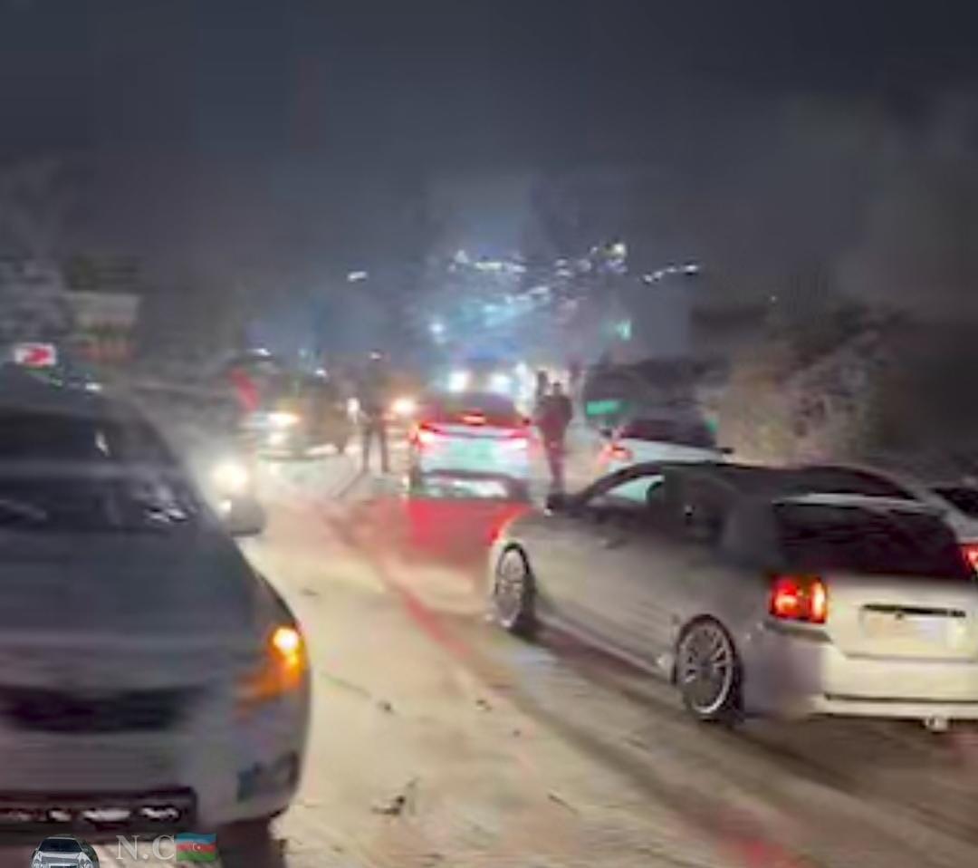 Сильный снегопад в трех районах Азербайджана