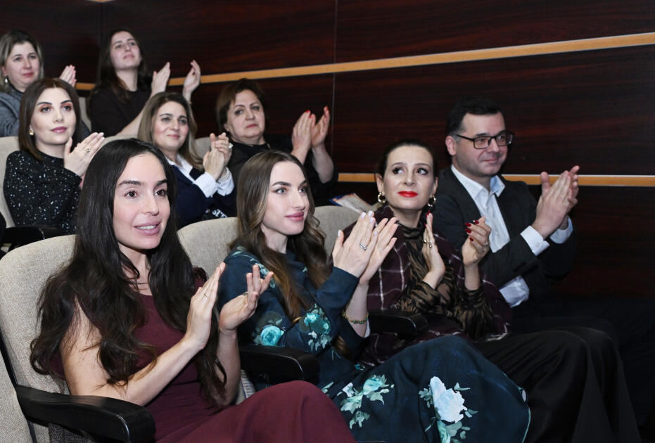 Leyla Əliyeva və Alena Əliyeva Pantomim Teatrında “Romeo və Cülyetta” tamaşasını izləyiblər - FOTO