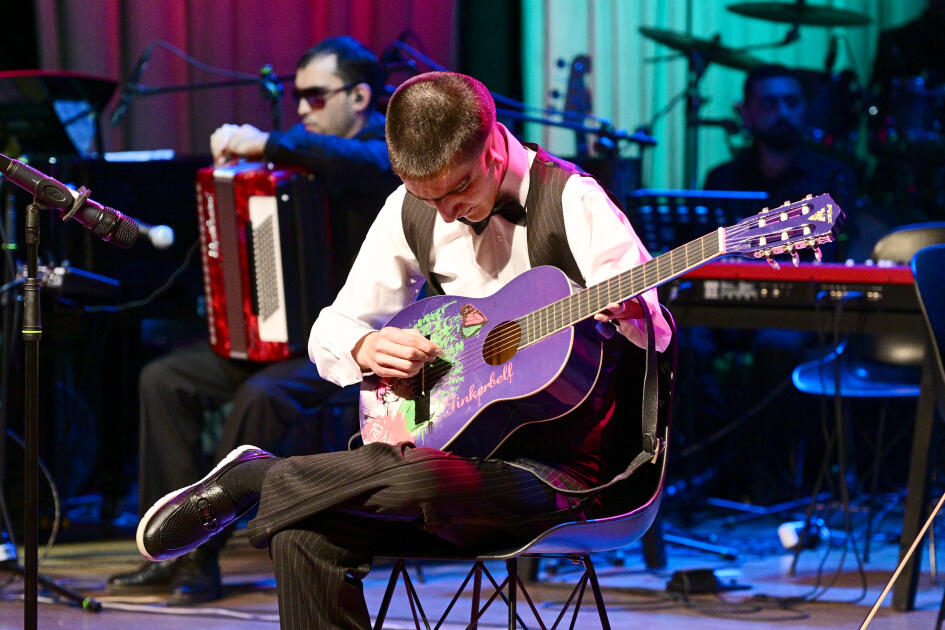 Leyla Əliyeva və Alena Əliyeva DOST İnklüziv İnkişaf və Yaradıcılıq Mərkəzini ziyarət ediblər