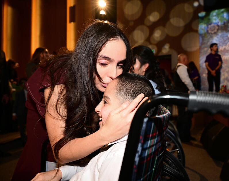 Leyla Əliyeva və Alena Əliyeva DOST İnklüziv İnkişaf və Yaradıcılıq Mərkəzini ziyarət ediblər