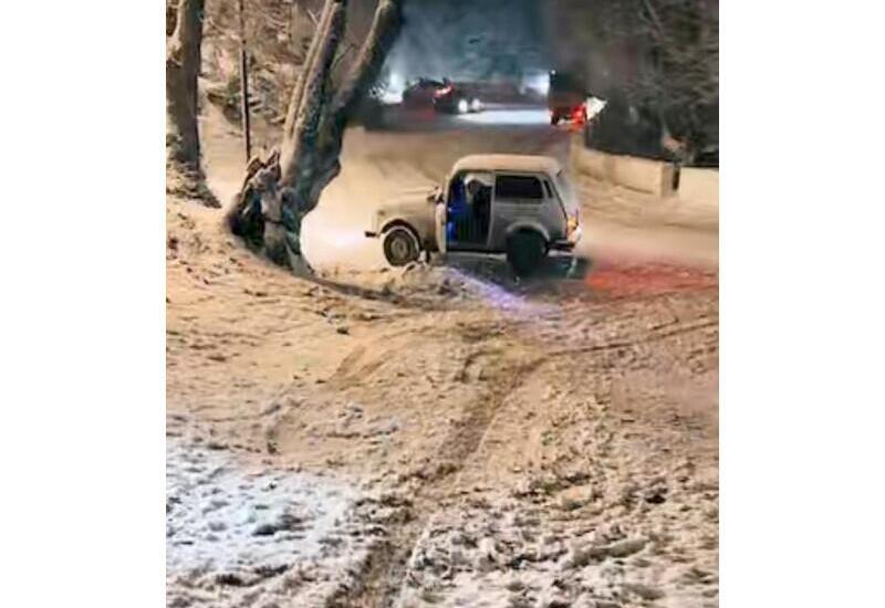 Сильный снегопад в трех районах Азербайджана