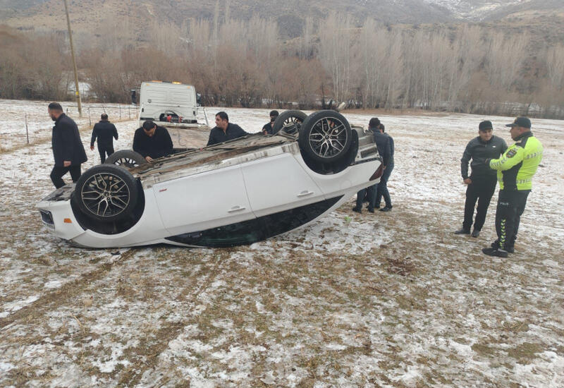 В Нахчыване легковой автомобиль повредил газопровод