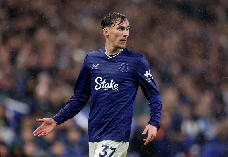 "Манчестер Юнайтед" рассматривает возвращение полузащитника из "Эвертона"