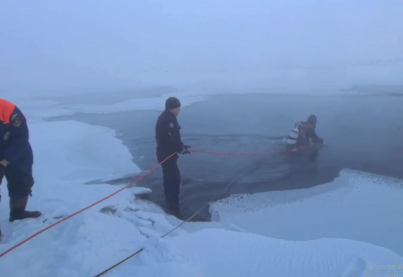 В России микроавтобус провалился под лёд