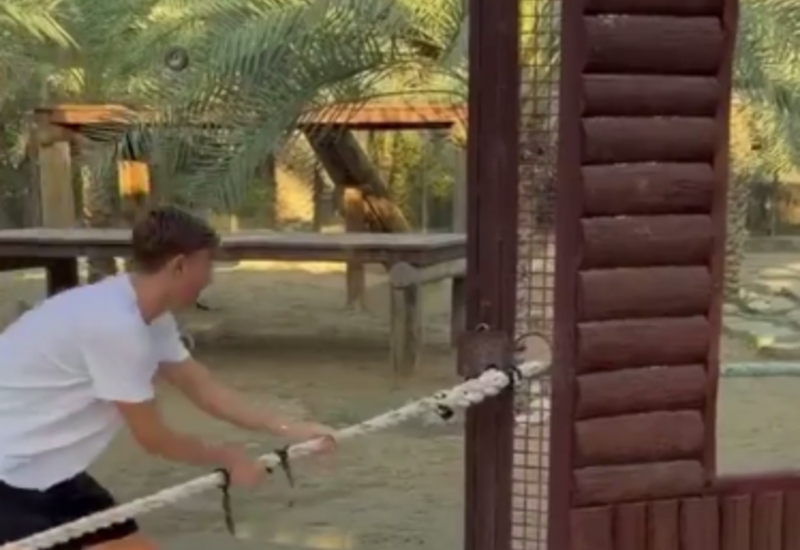 Футболист «Реала» померился силами с тигром в зоопарке