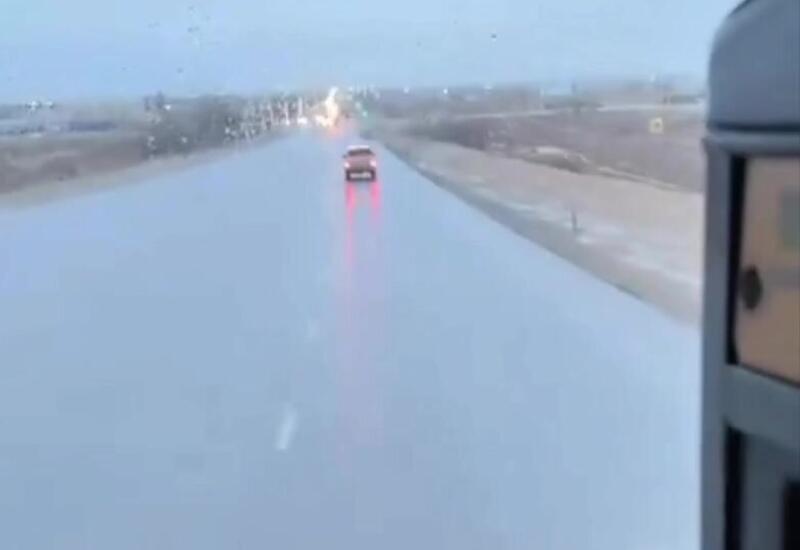 Автобус занесло на обледеневшей дороге