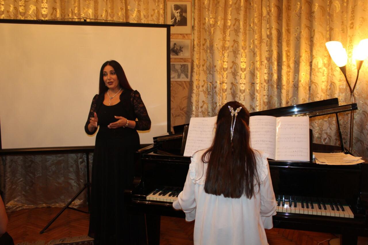 В рамках проекта "Гости Бюльбюля" прошел вечер к 110-летию легендарного Рашида Бейбутова