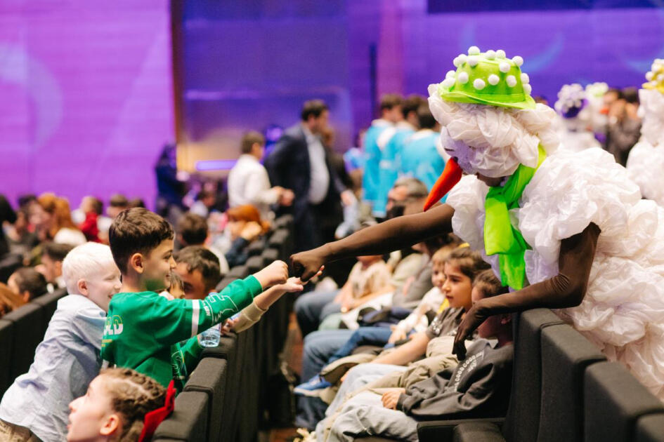 Heydər Əliyev Fondunun vitse-prezidenti Leyla Əliyevanın təşəbbüsü ilə xüsusi qayğıya ehtiyacı olan uşaqlar üçün “Cırtdan Meqa Şousu” təşkil olunub