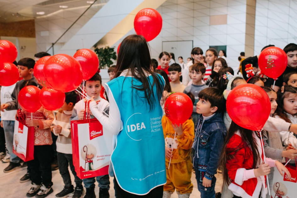 Heydər Əliyev Fondunun vitse-prezidenti Leyla Əliyevanın təşəbbüsü ilə xüsusi qayğıya ehtiyacı olan uşaqlar üçün “Cırtdan Meqa Şousu” təşkil olunub
