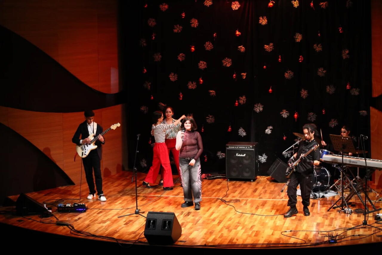 В Баку прошел новогодний концерт Magic Bridge