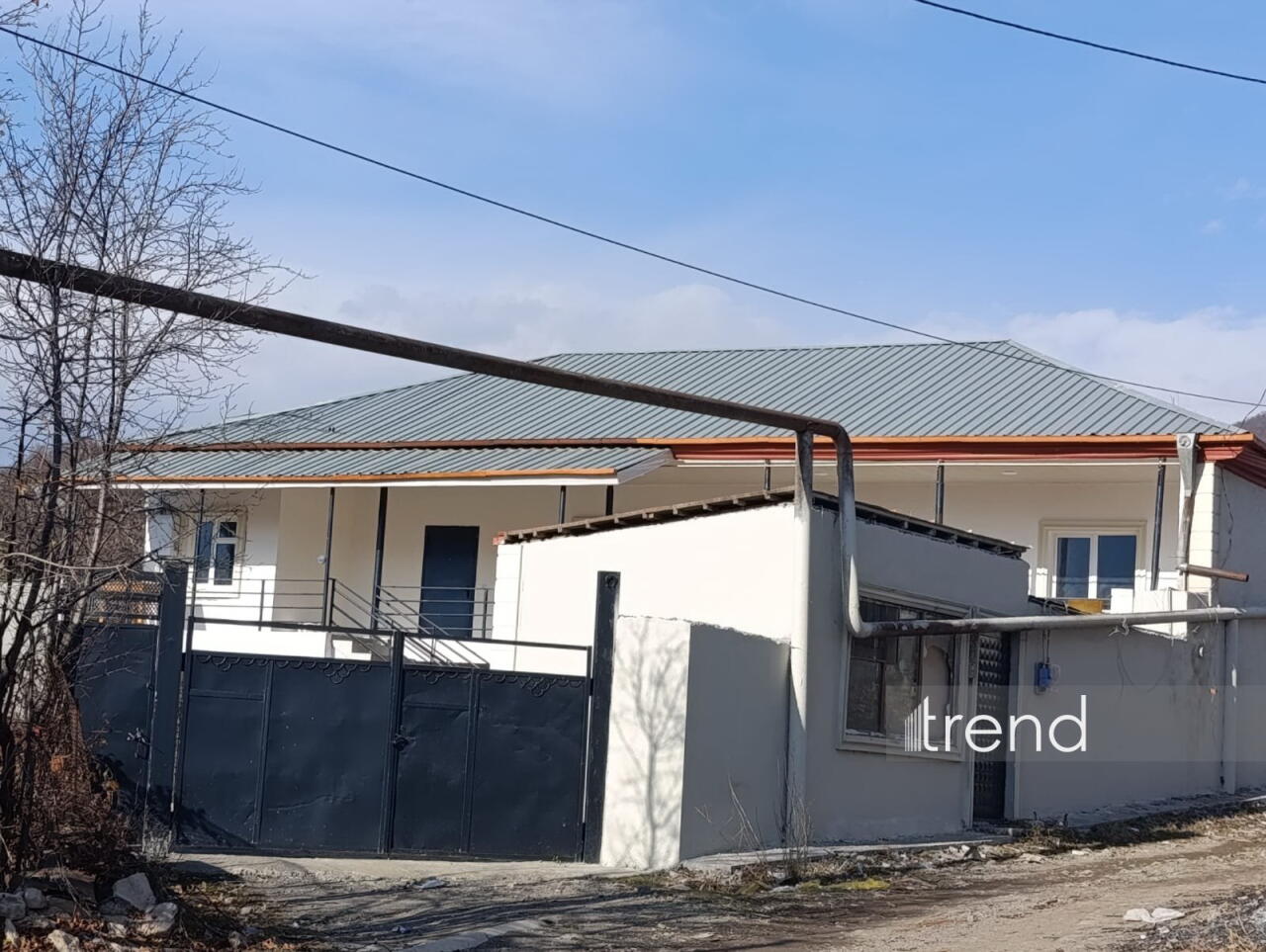 Növbəti köç karvanı Ağdərənin Vəngli kəndinə çatıb: açarlar təqdim olunub