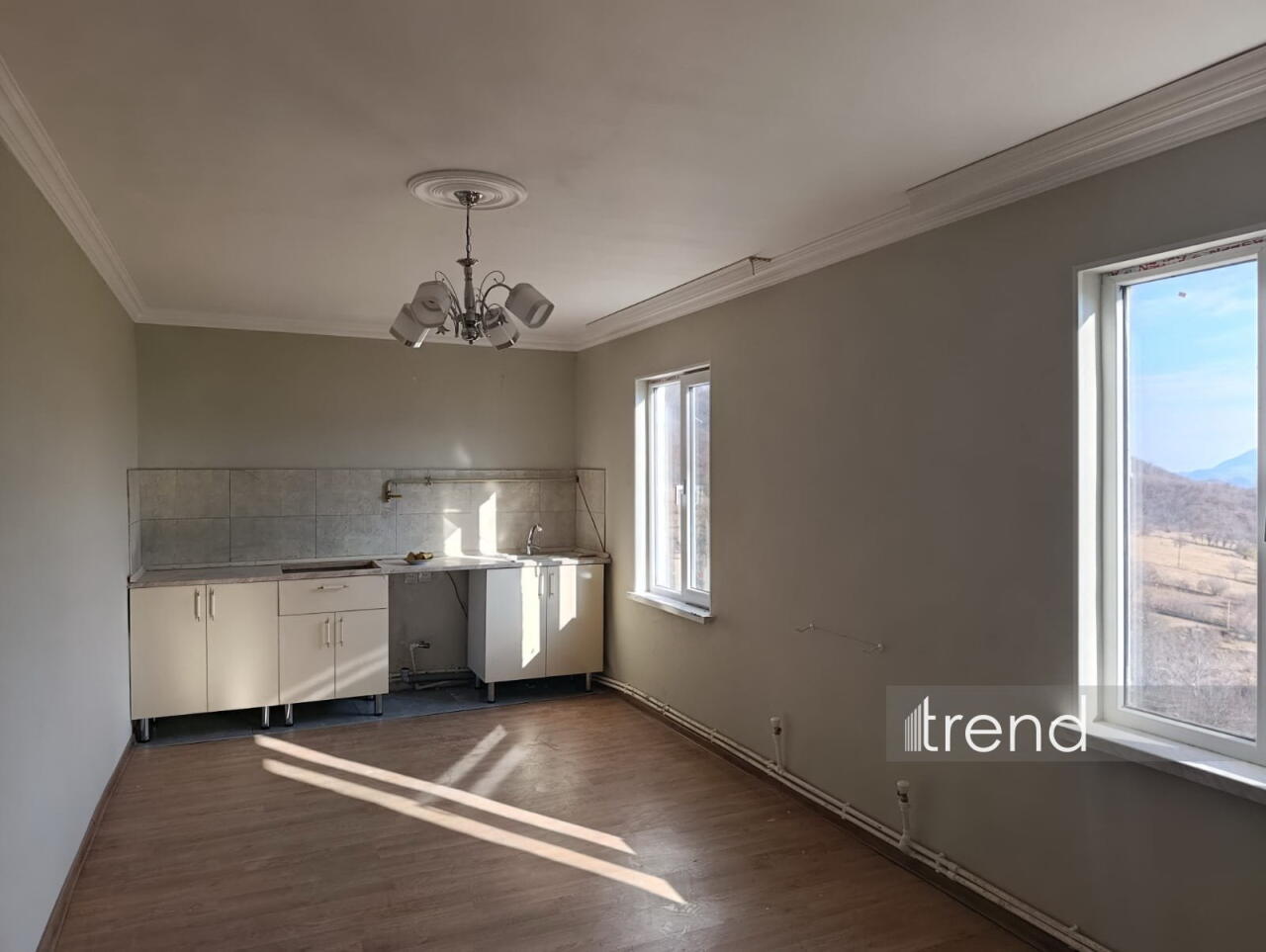 Növbəti köç karvanı Ağdərənin Vəngli kəndinə çatıb: açarlar təqdim olunub