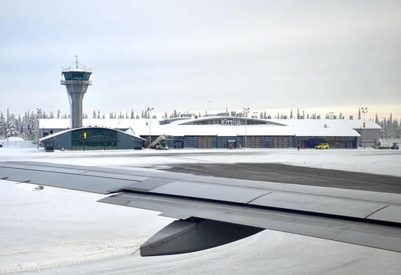 В финской Лапландии сильный шторм сдул самолеты с полосы