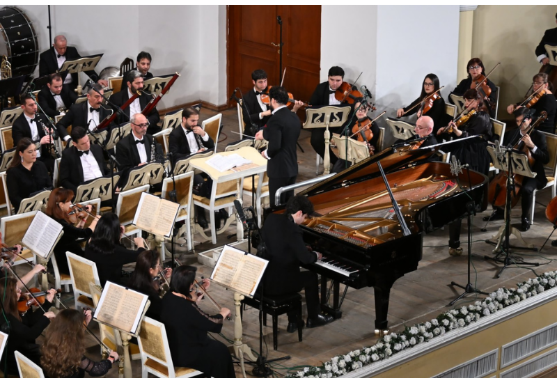 В Баку состоялся концерт, посвященный Дню cолидарности азербайджанцев мира и Новому году