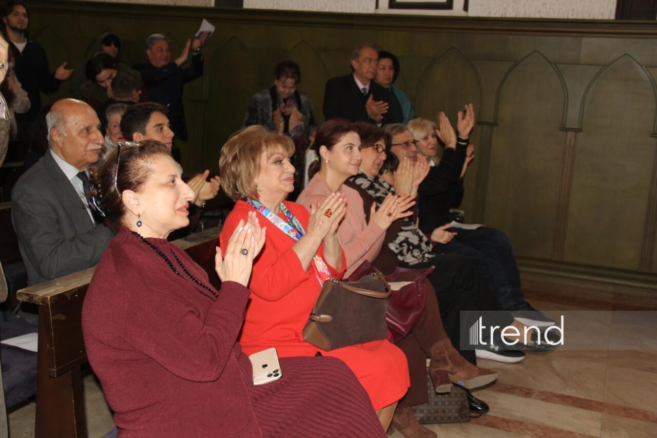 15-летний вундеркинд Айдан Нуриева объединила мировую классику с азербайджанской поэзией