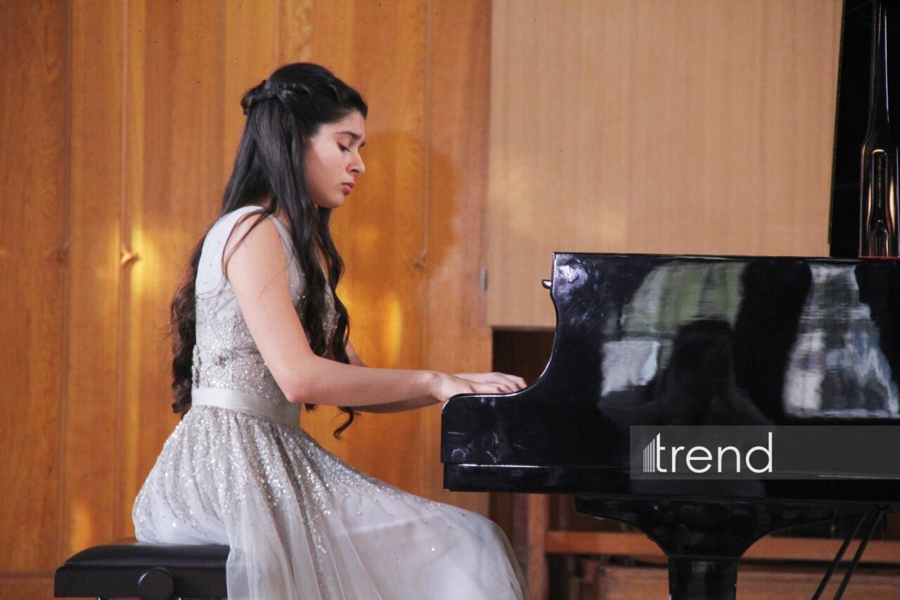 15-летний вундеркинд Айдан Нуриева объединила мировую классику с азербайджанской поэзией