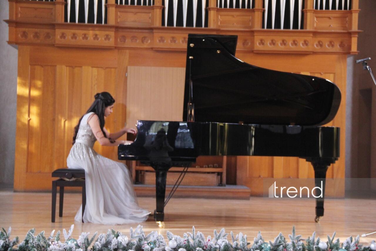 15-летний вундеркинд Айдан Нуриева объединила мировую классику с азербайджанской поэзией