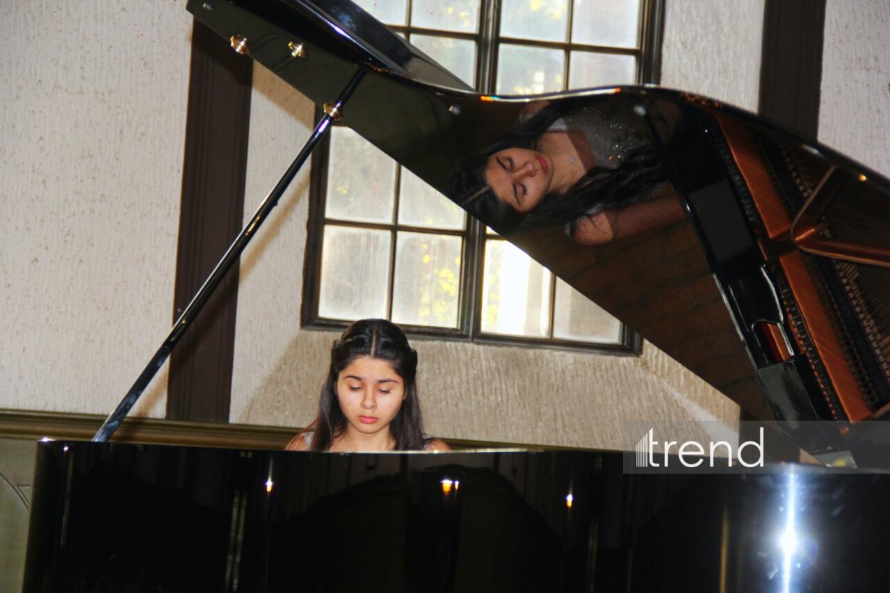 15-летний вундеркинд Айдан Нуриева объединила мировую классику с азербайджанской поэзией