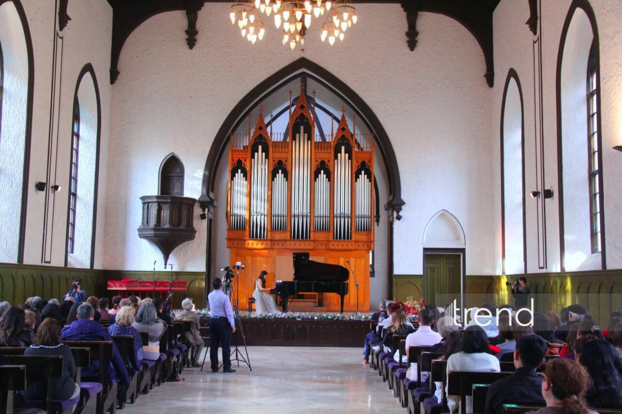 15-летний вундеркинд Айдан Нуриева объединила мировую классику с азербайджанской поэзией