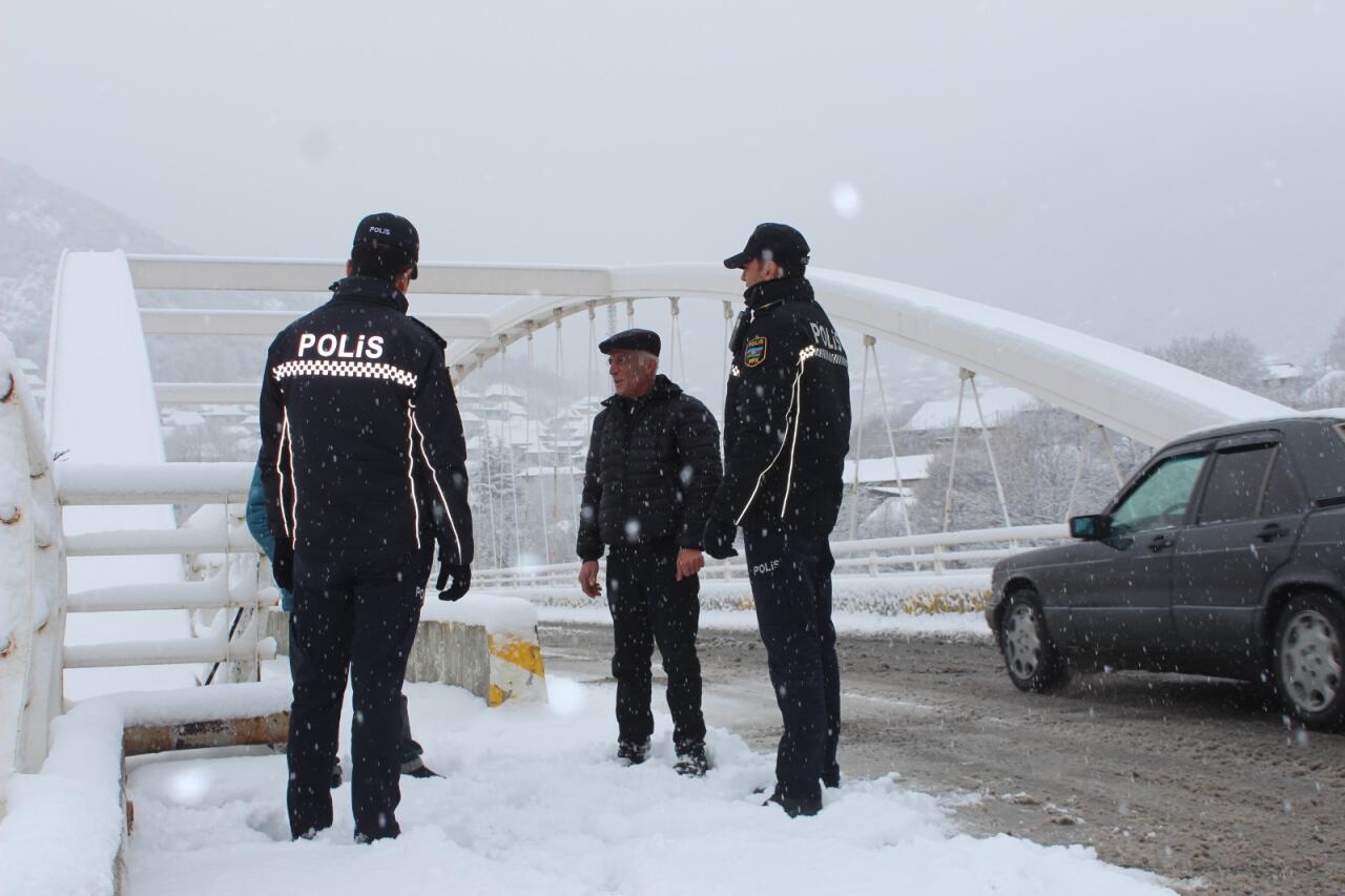 DİN əməkdaşları hava şəraiti ilə əlaqədar gücləndirilmiş rejimdə xidmət aparırlar