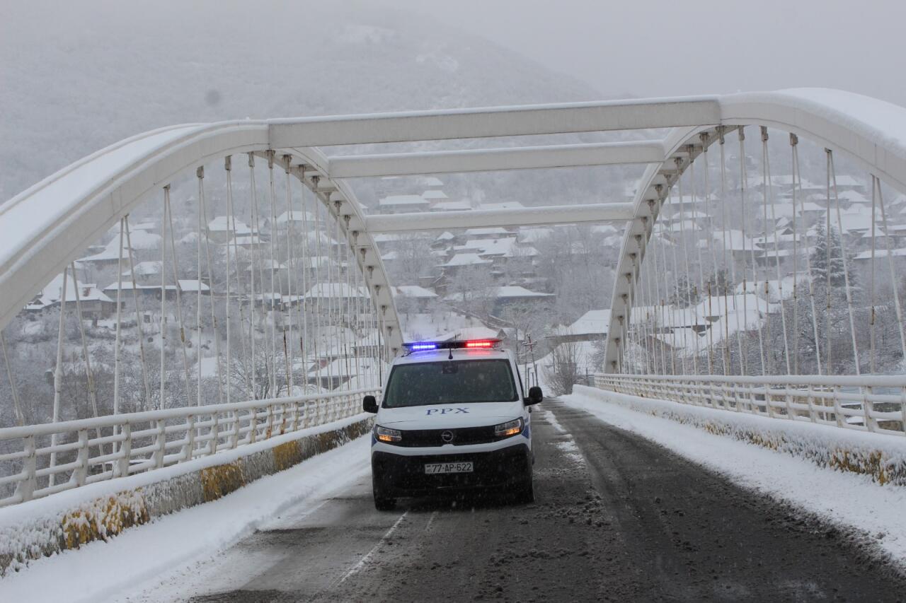 DİN əməkdaşları hava şəraiti ilə əlaqədar gücləndirilmiş rejimdə xidmət aparırlar