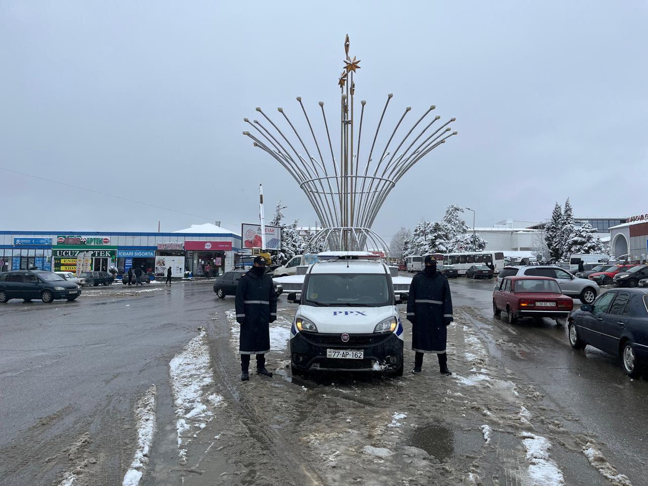 DİN əməkdaşları hava şəraiti ilə əlaqədar gücləndirilmiş rejimdə xidmət aparırlar