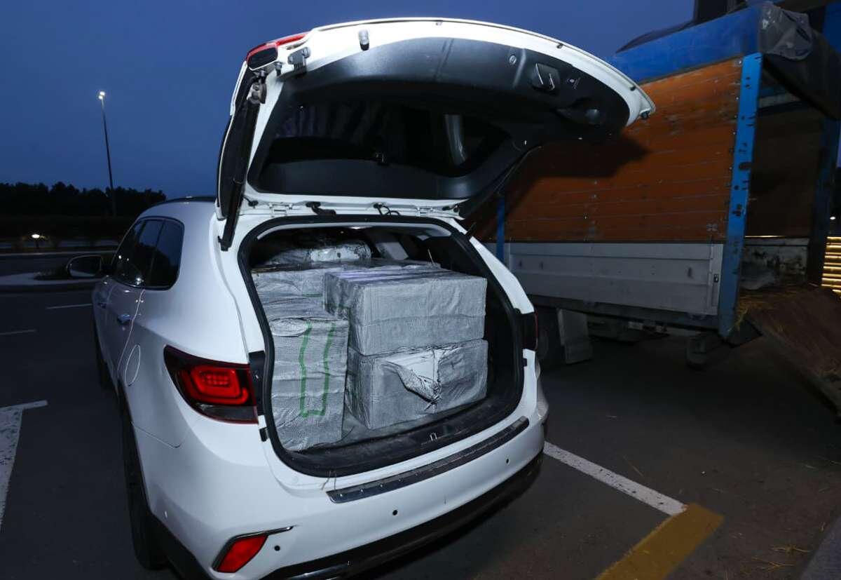 В Азербайджане пресечен незаконный ввоз в страну крупной партии сигарет