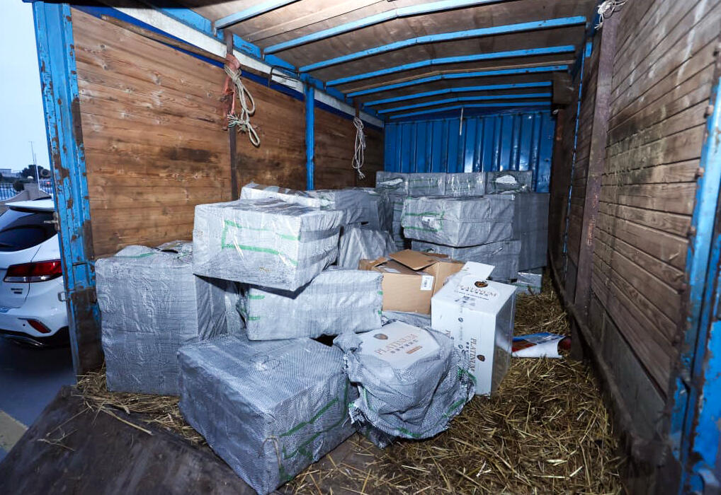 В Азербайджане пресечен незаконный ввоз в страну крупной партии сигарет