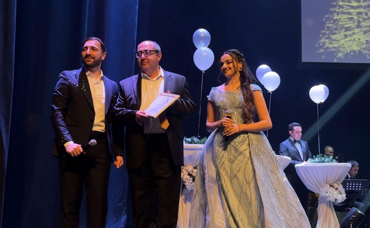 В Гянджинской государственной филармонии состоялась праздничная программа "В Новый год - вместе с нами"