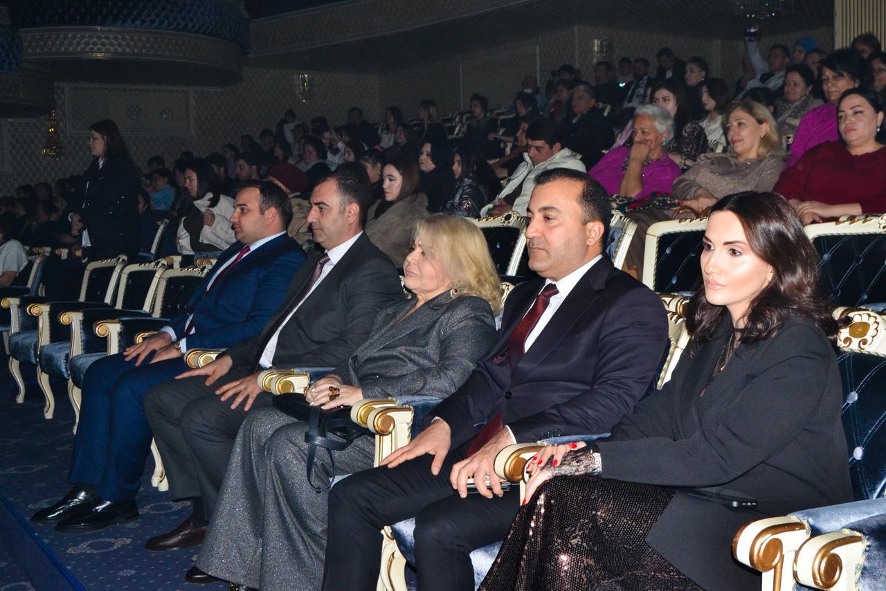 В Гянджинской государственной филармонии состоялась праздничная программа "В Новый год - вместе с нами"