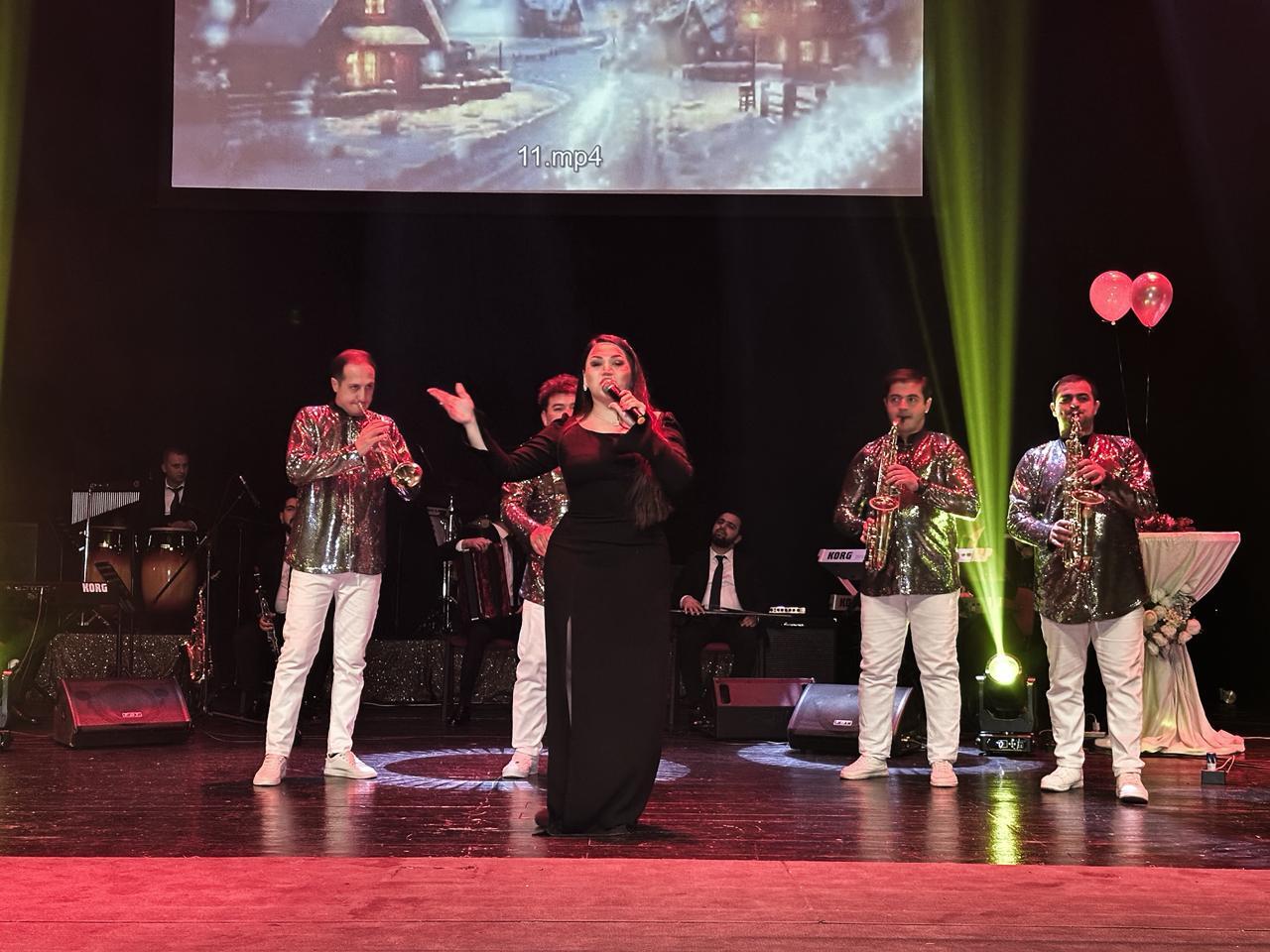 В Гянджинской государственной филармонии состоялась праздничная программа "В Новый год - вместе с нами"