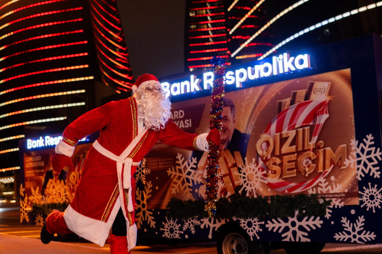 Дед Мороз тоже спешит выиграть подарки в Банке Республика