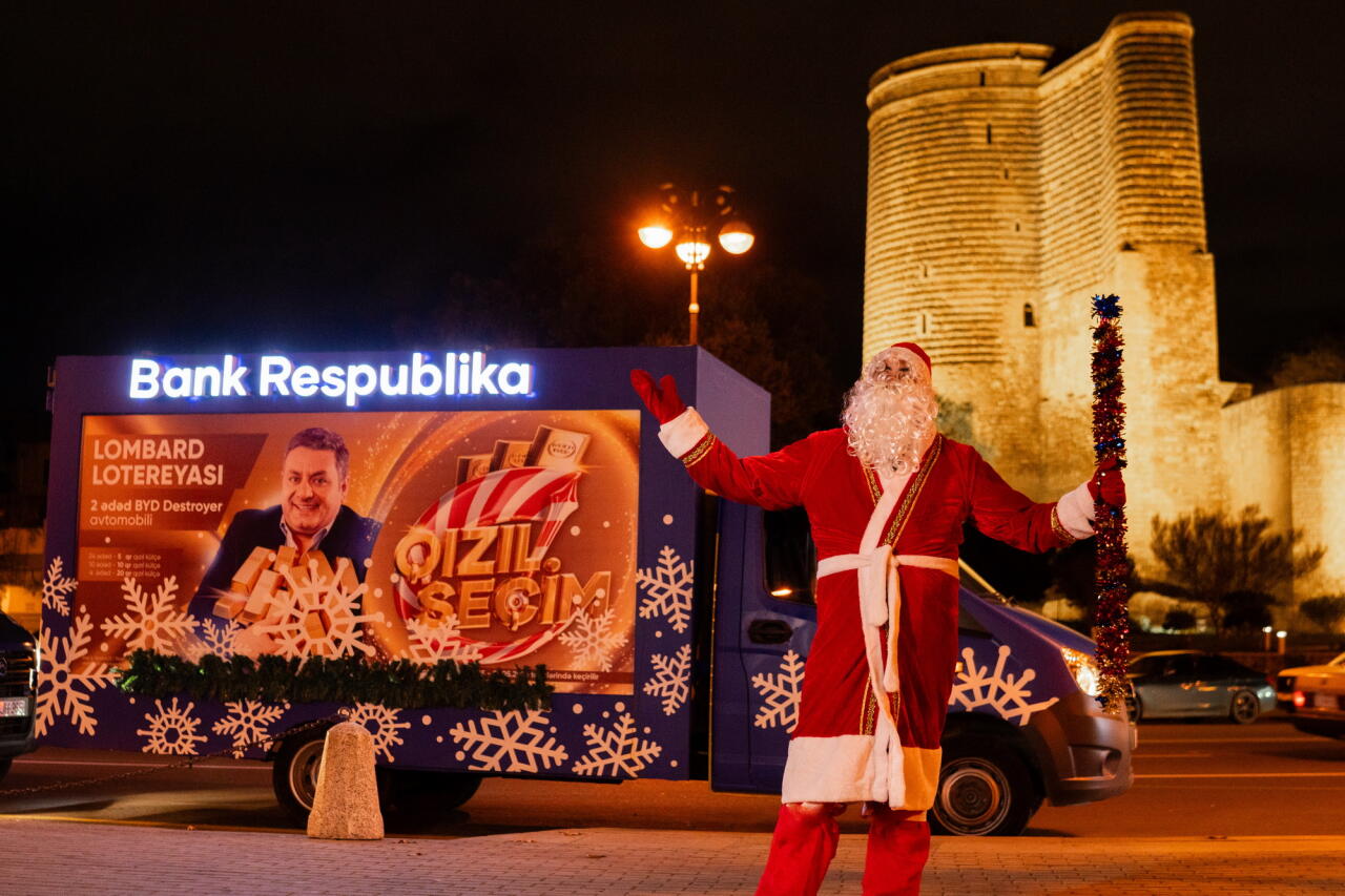 Дед Мороз тоже спешит выиграть подарки в Банке Республика