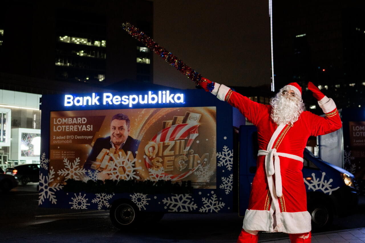 Дед Мороз тоже спешит выиграть подарки в Банке Республика