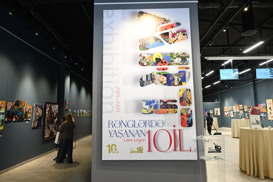 Arzu Əliyeva və Alena Əliyeva “Rənglərdə yaşanan 10 il” mövzusunda keçirilən sərgidə iştirak ediblər