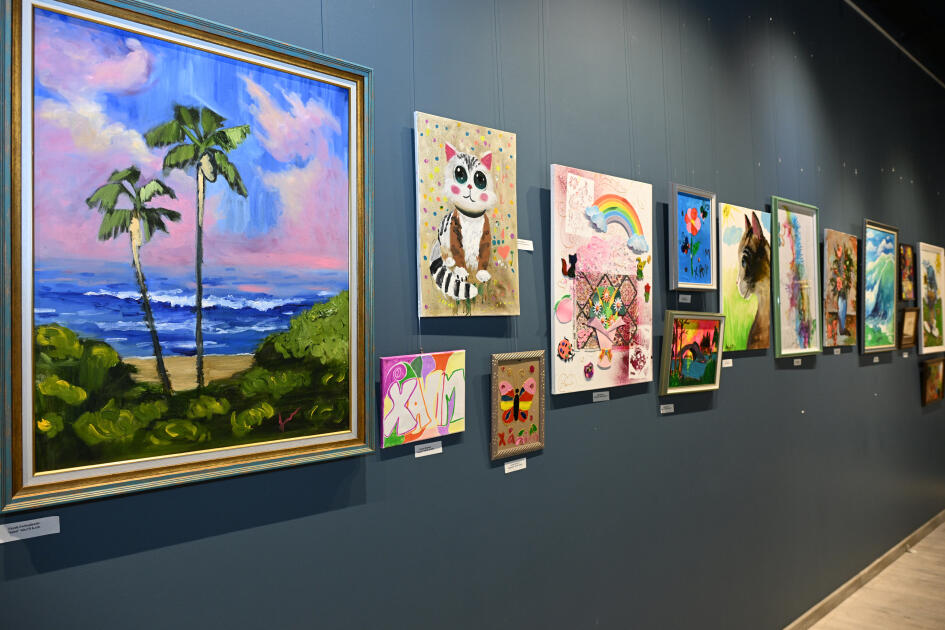 Arzu Əliyeva və Alena Əliyeva “Rənglərdə yaşanan 10 il” mövzusunda keçirilən sərgidə iştirak ediblər