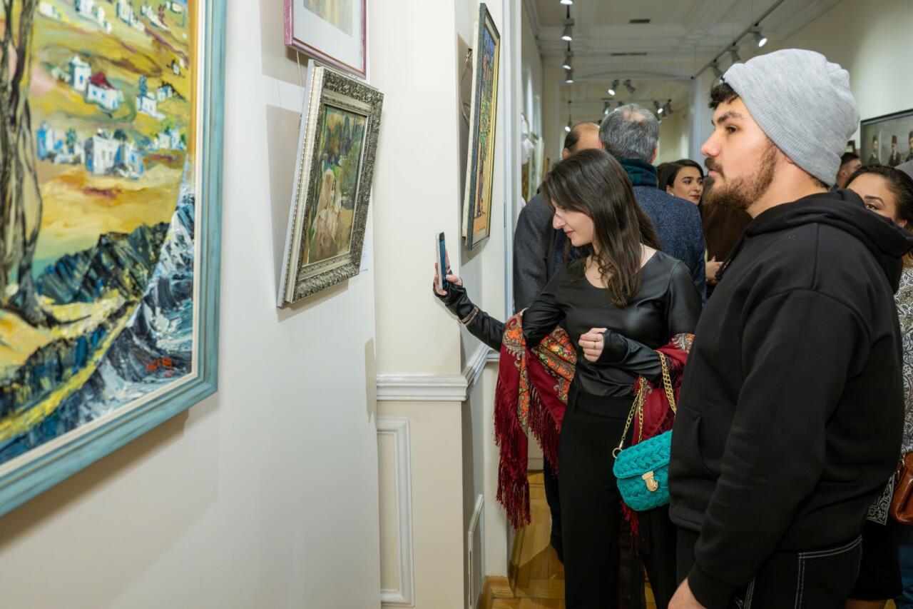 Состоялось открытие выставки, посвящённой 25-летию Азербайджанской академии художеств