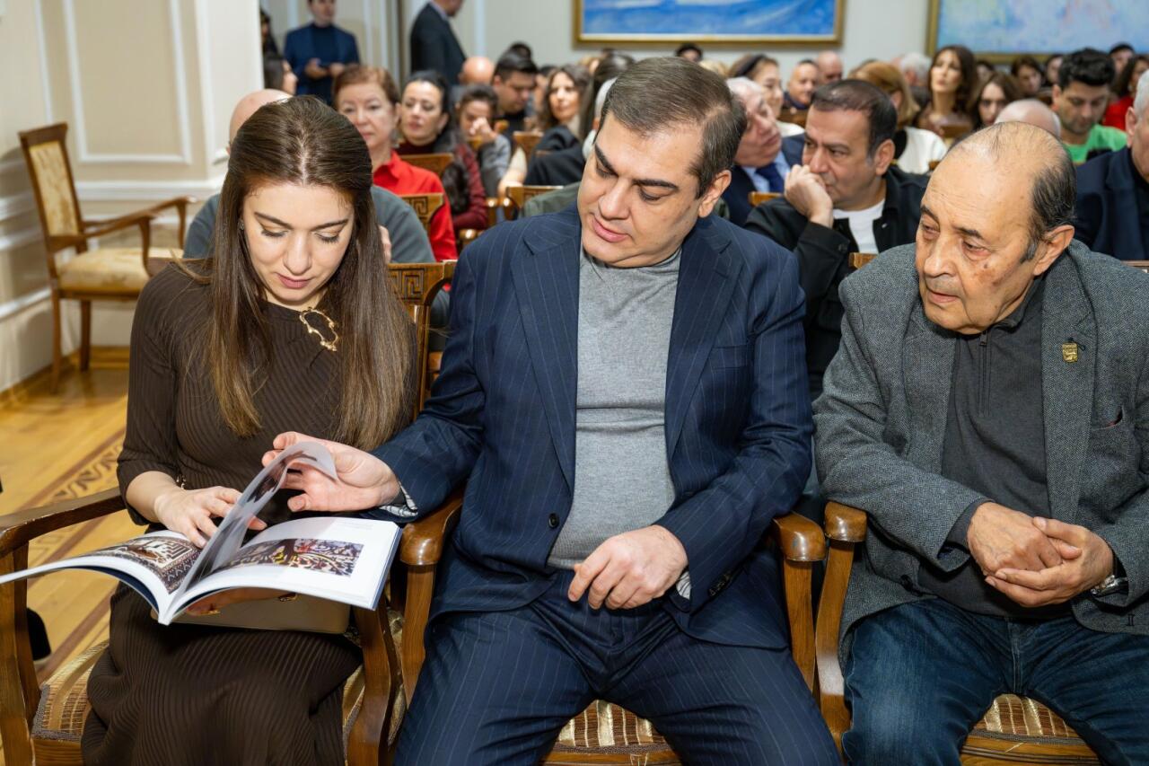 Состоялось открытие выставки, посвящённой 25-летию Азербайджанской академии художеств