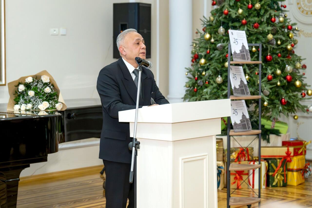 Состоялось открытие выставки, посвящённой 25-летию Азербайджанской академии художеств