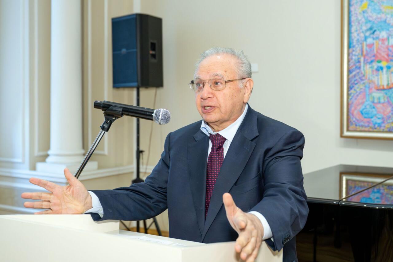 Состоялось открытие выставки, посвящённой 25-летию Азербайджанской академии художеств