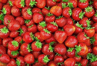 Любителей клубники и яблок предупредили о серьезных последствиях