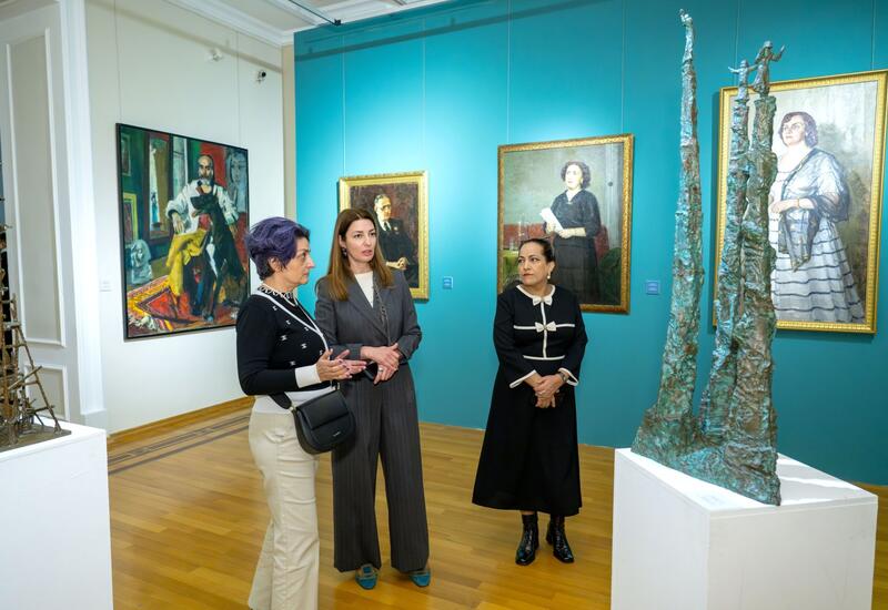 Состоялось открытие выставки, посвящённой 25-летию Азербайджанской академии художеств