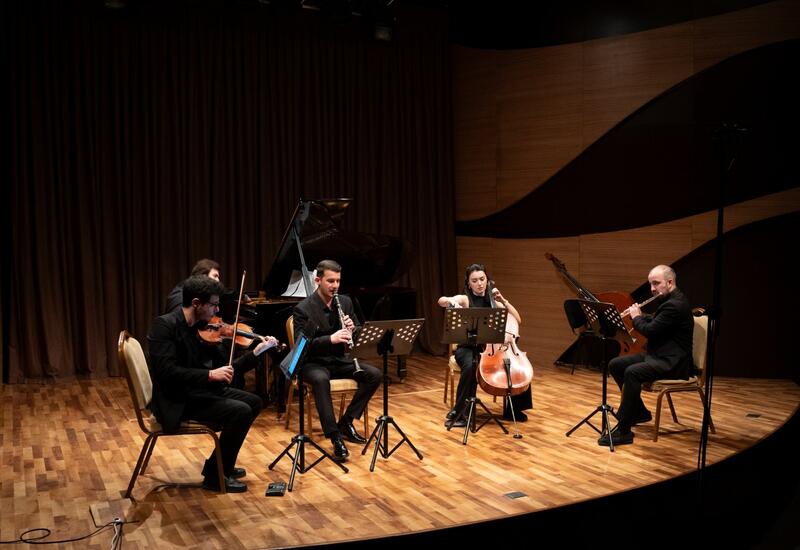 Малая Морская улица, 3 – Баку в музыке современных авторов