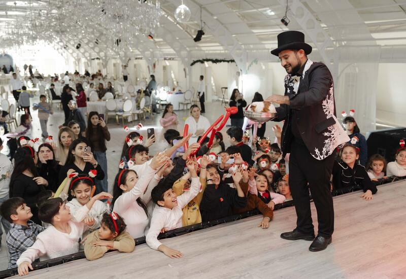 Эмин Агаларов организовал для воспитанников детских домов новогодний праздник