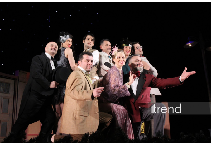 В Азербайджанском русском драмтеатре состоялась премьера спектакля "Ключ от чемодана с кирпичами"